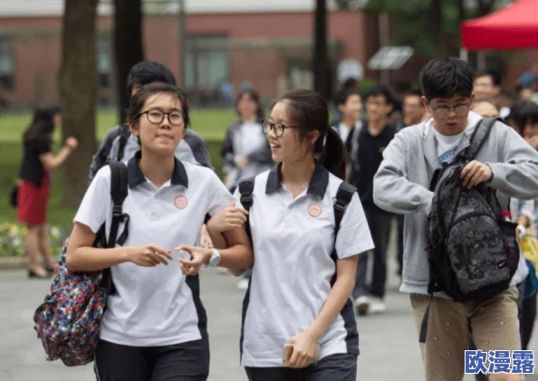 密桃视频：曝光内幕！疑似明星恋情实锤，网友猜测背后真相令人震惊