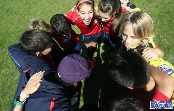 抱着娇妻让猛男弄，震惊！竟然在婚礼现场发生如此不可思议的事情，引发全场哗然！